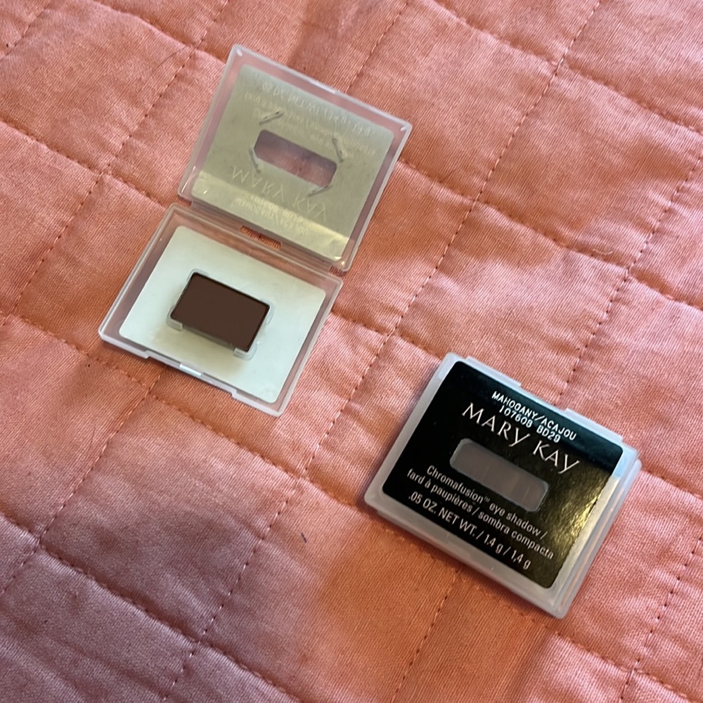 Mary Kay chromafusion eyeshadow in color mahogany new in original packaging